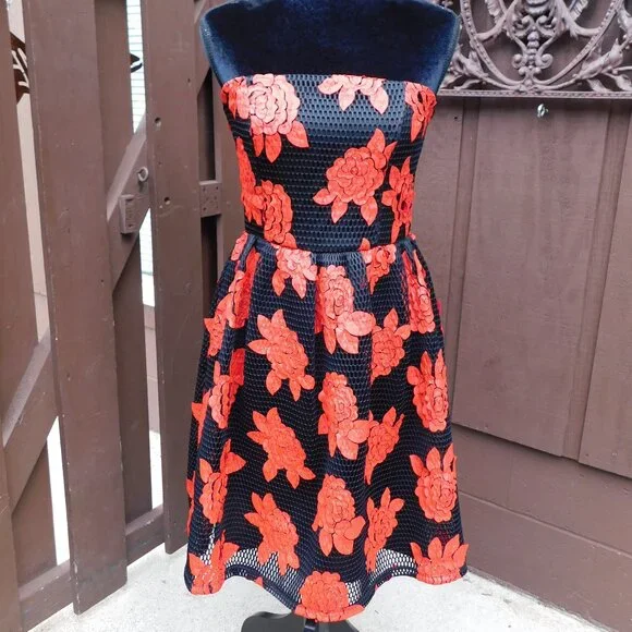 AKIRA Dresses Akira Black Label M Black Red Applique Strapless